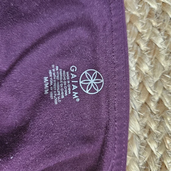 Chic Plum / Marroon Leggings With Pockets - Picture 8 of 12